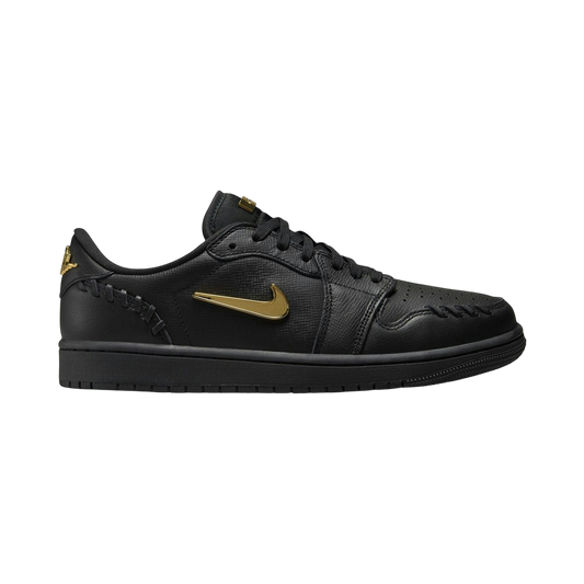 طريقة صنع حذاء Air Jordan 1 Low باللون الأسود