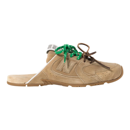 حذاء نيو بالانس X ميو ميو 530 SL من جلد الغزال الباهت بلون "إيكرو"