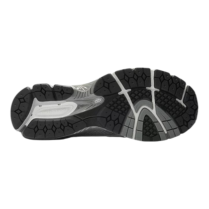 حذاء نيو بالانس 1906L بدون كعب، لون رمادي داكن مع سحاب ممطر، "يوم رمادي 2025"