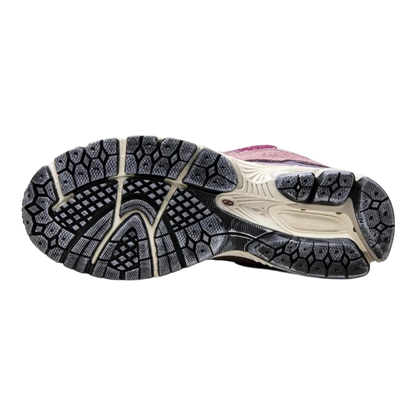 حذاء نيو بالانس 2002R "مجموعة الحماية الوردية"