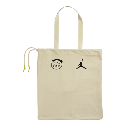 حذاء جوردان x ترافيس سكوت جامبمان جاك تي آر 'موسلين أسود لامع بنقشة الصبار'