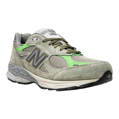 حذاء باتا x نيو بالانس 990v3 "ابق عائلتك قريبة"